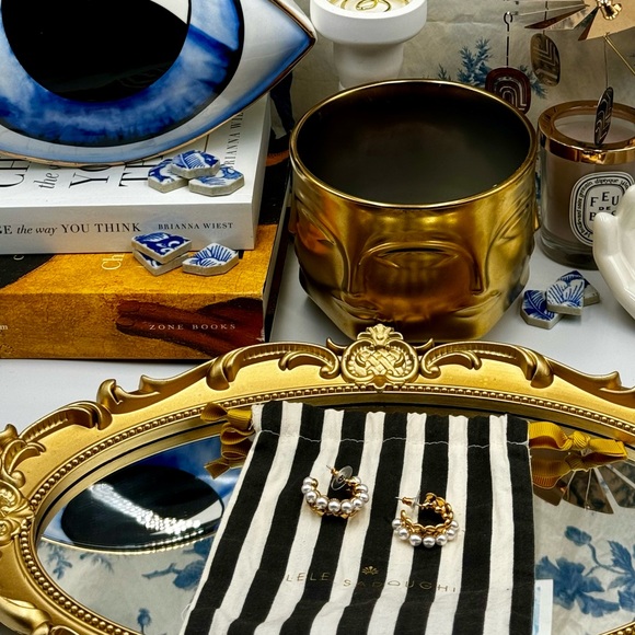 🆕 LELE SADOUGHI 🧿 NWOT Coquille Pearl Hoop Earrings - Pearl & Shell Detailing - Picture 3 of 16